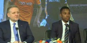 Başakşehir Robinho'ya  imzayı attırdı!