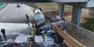 TEM’de tanker ile hafriyat kamyonunun çarpıştı yangın çıktı