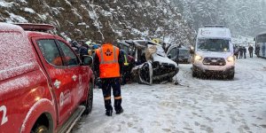 Antalya'da yolcu otobüsü ile ticari araç çarpıştı! 2 Ölü, 5 yaralı