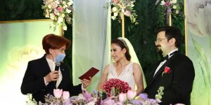 Meral Akşener, Ensarioğlu çiftine nikah şahitliği yaptı