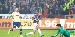 Trabzonspor lider Fenerbahçe'yi 2-0'la geçti