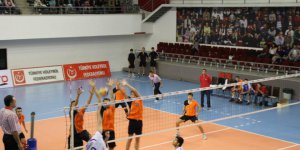 Maliye Okulu Voleybol Takımı ESti Geçti