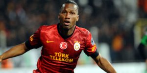 Drogba kalitesini konuşturuyor!